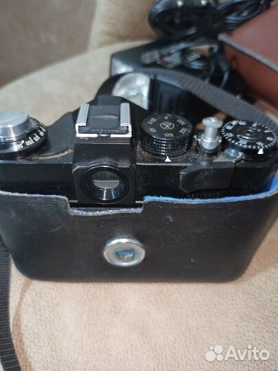 Пленочный зеркальный фотоаппарат зенит