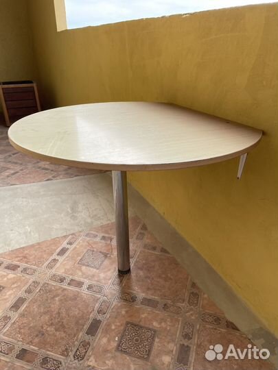 Столик приставной