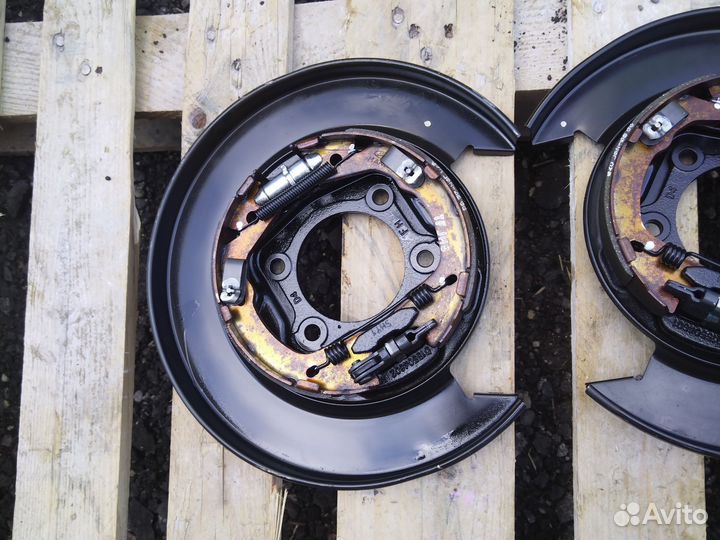 Щиток тормозного диска задний Kia K5