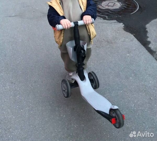 Самокат детский трехколесный с корзинкой серый