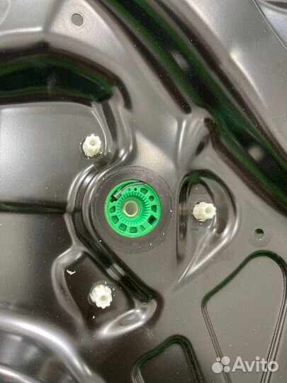 Стеклоподъемник задний правый Volkswagen Passat B7