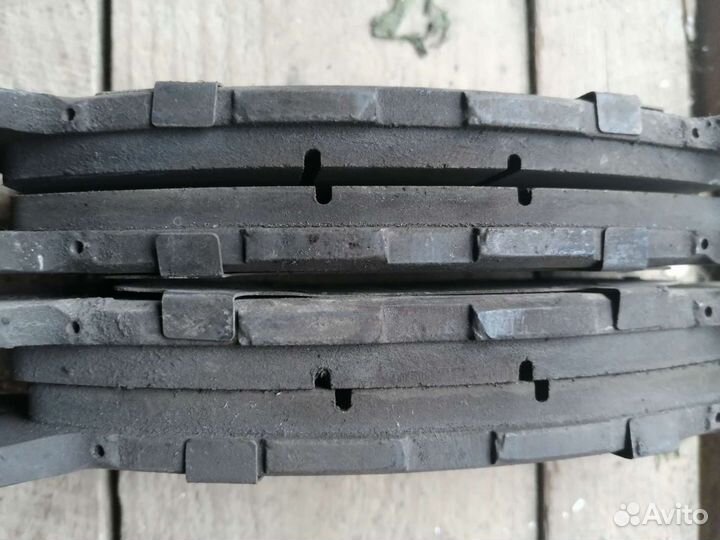 Тормозные колодки передние на Тойота Камри 50