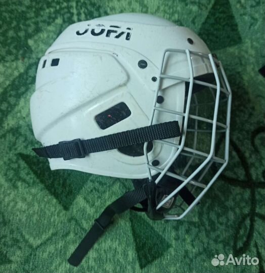 Хоккейный шлем