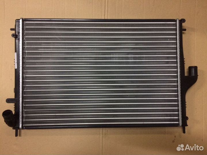 Радиатор охлаждения Largus Duster Almera G15