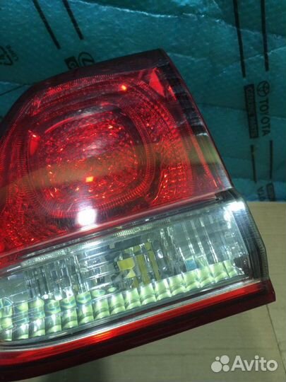 Фонарь задний внутренний правый Toyota Land