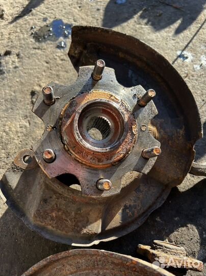 Mitsubishi pajero 3 передний кулак