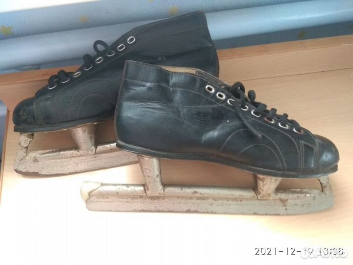 Коньки хоккейные