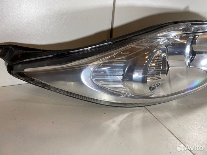 Фара галогеновая правая Ford Fiesta VI 2008-2013
