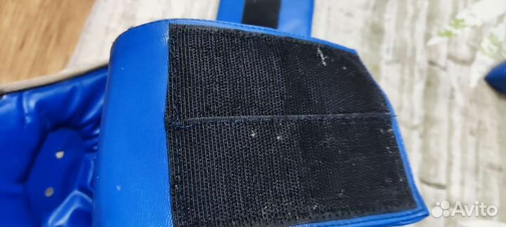 Шлем с решёткой для единоборств