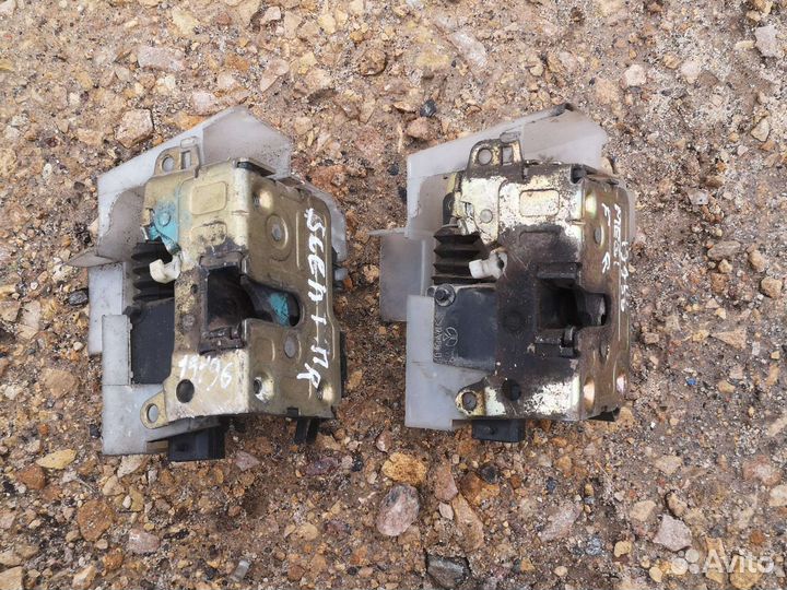 Замок передний правый Megan / Scenic 1