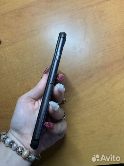 Телефон iPhone 8