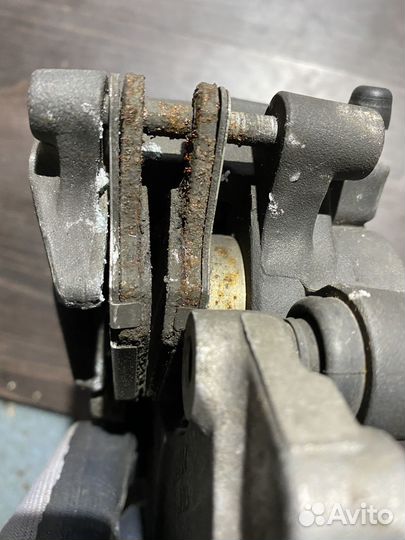 Задний тормозной суппорт для Suzuki GSR 750