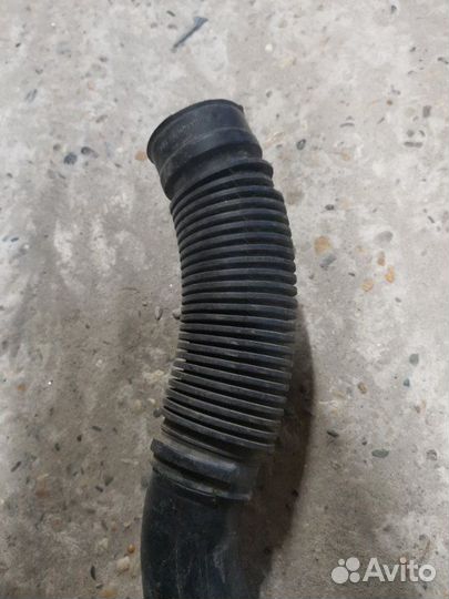 Патрубок воздушного фильтра Renault Sandero 2011