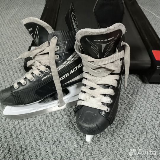 Коньки хоккейные