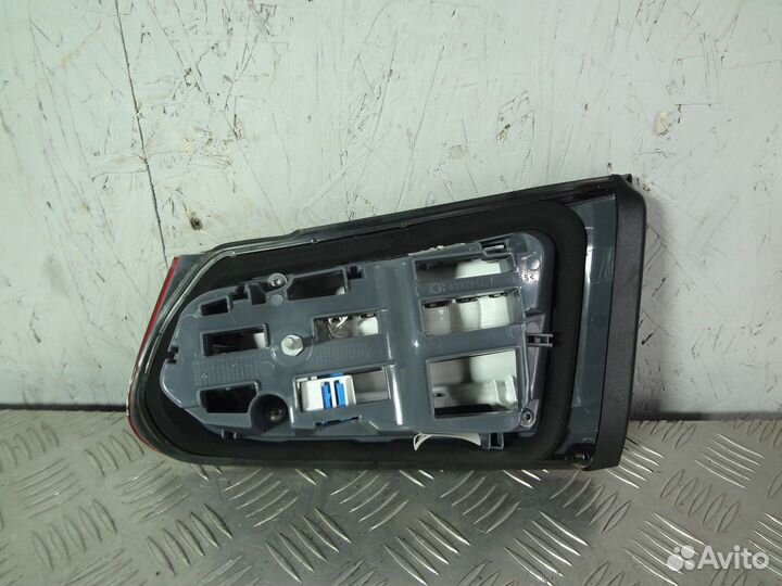 Фонарь с крышки багажника левый Mercedes 253