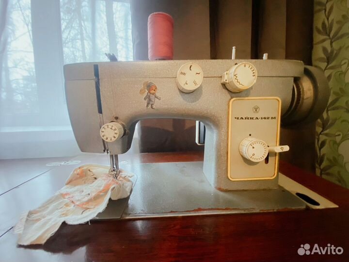 Швейная машина Чайка 142