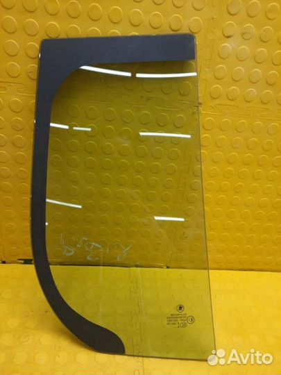 Стекло боковое заднее левое Skoda Fabia 2 2007