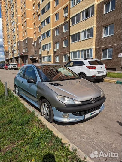 Peugeot 206, 2001