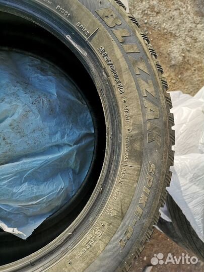 Bridgestone Blizzak Spike-01 215/60 R16