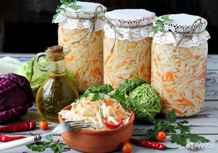 Квашенная капуста,огурцы и капуста пилюска