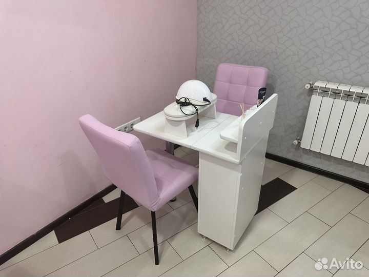 Маникюрный стол