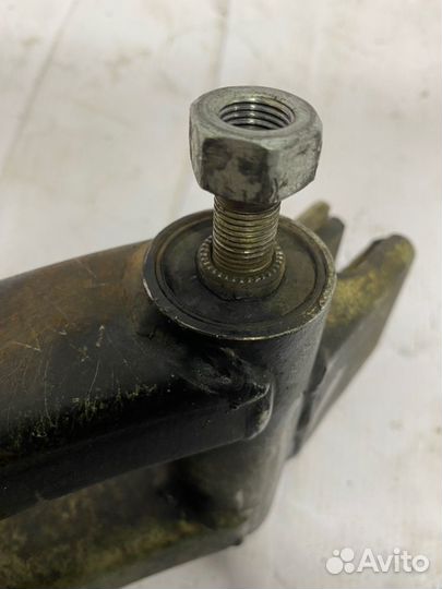 Маятник двигателя Suzuki Address V100 E111