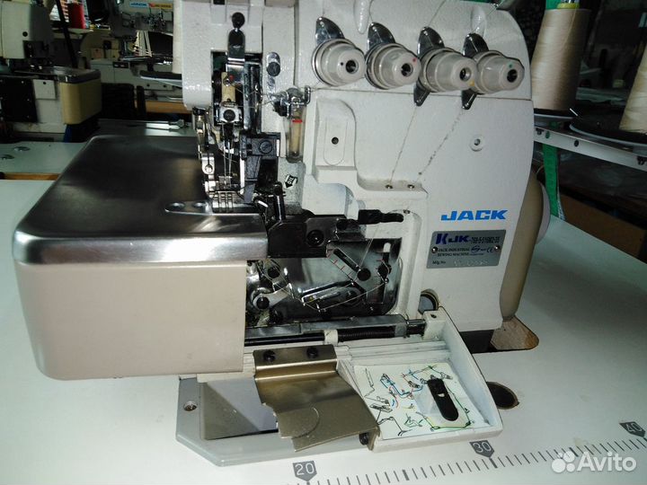 Швейная машина,пресс для установки фурнитуры