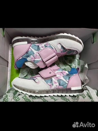 Кроссовки для девочки