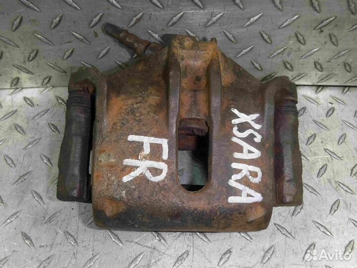 Суппорт передний правый Citroen Xsara 2000-2005