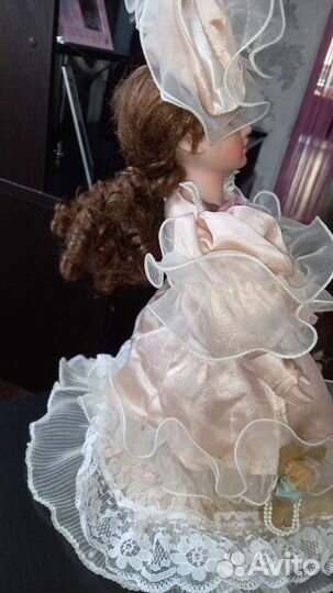 Фарфоровая кукла