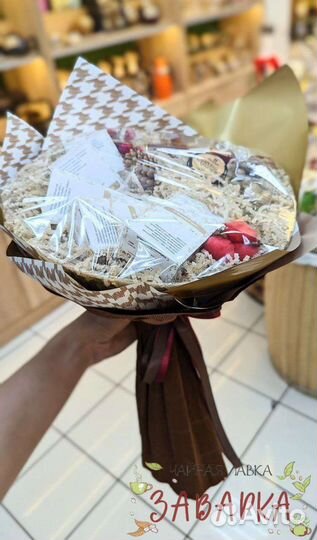 Букеты из чая и сладостей