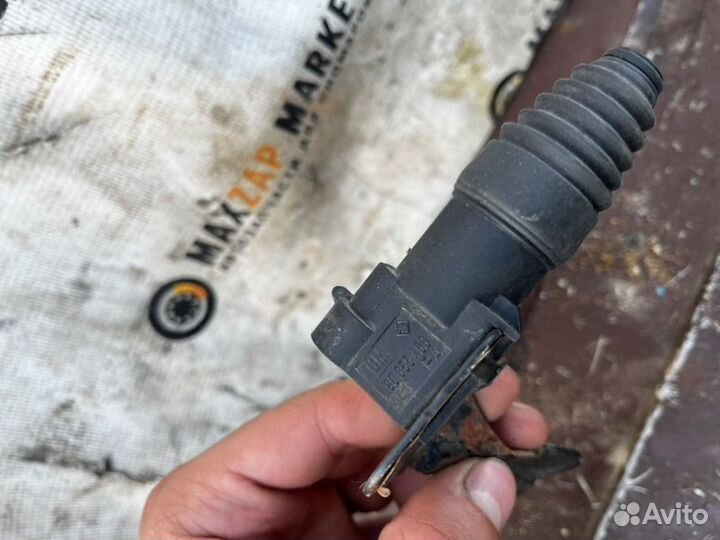 Выключатель концевой Opel Astra H седан 1.6 Z16XER