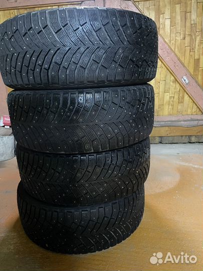 Michelin X-Ice North 4 235/45 R18 98T