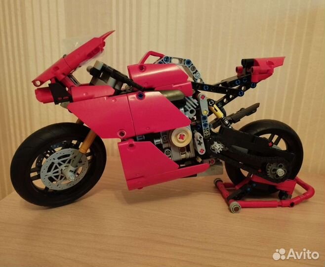 Lego Technic Ducati Panigale V4 R лего 42107