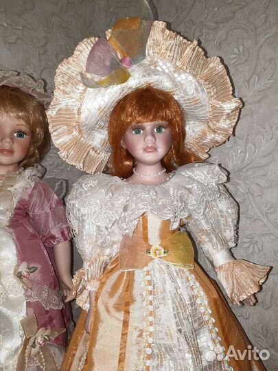 Кукла фарфоровая