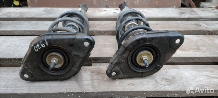 Стойки задние Nissan Sunny FB15