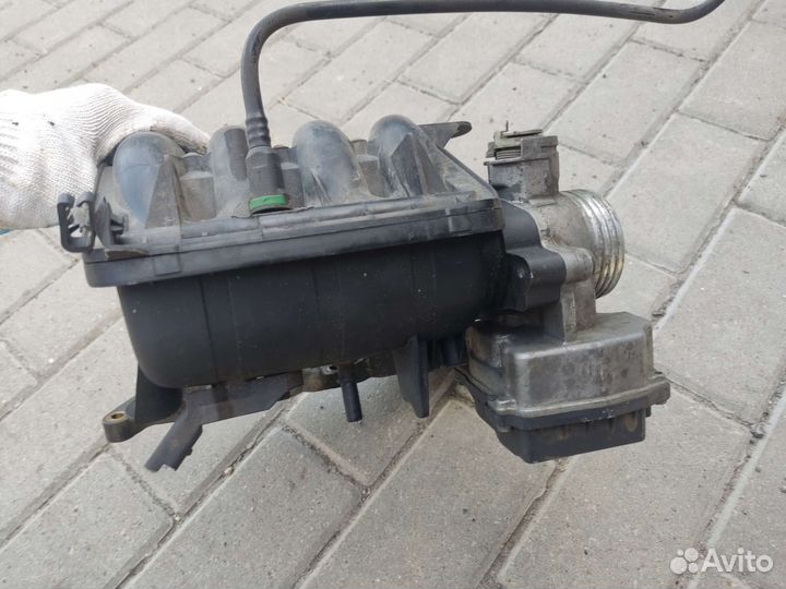 Коллектор впускной в сборе 1.4 KFW Пежо 206