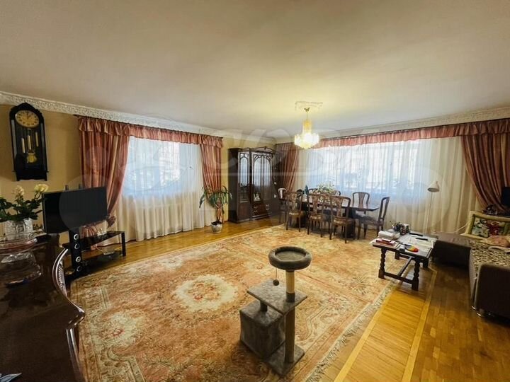 3-к. квартира, 122 м², 1/6 эт.