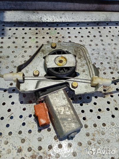 Стеклоподъемник электр. задний левый Dongfeng H30