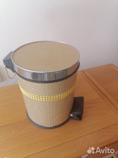 Мусорное ведро с педалью