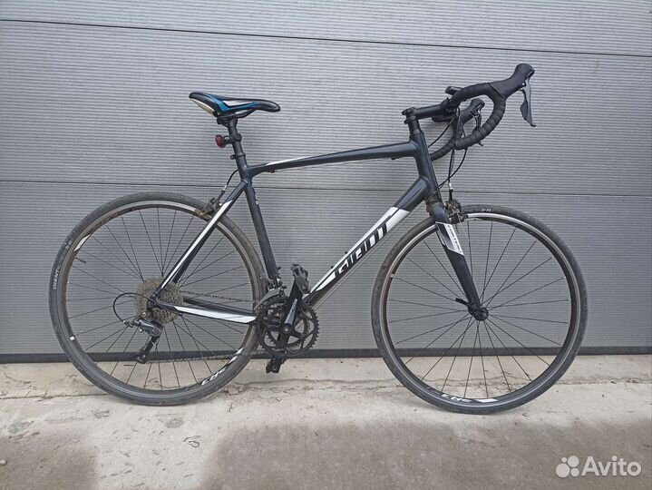 Шоссейный велосипед Giant contend 3