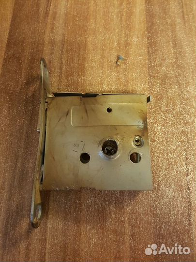 Вскрыть замок двери