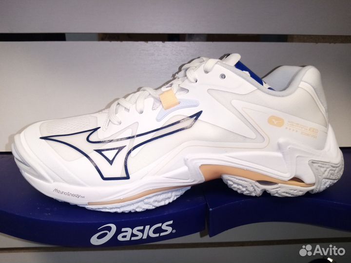 Кроссовки Mizuno Wave Lightning Z8 (W)