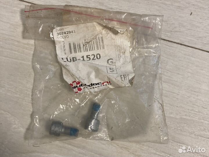 Болты крепления моторчика суппорта