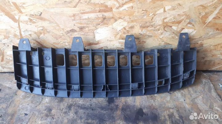 Кронштейн переднего бампера Skoda Fabia 2