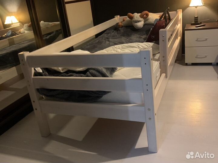 Детская кровать с матрасом