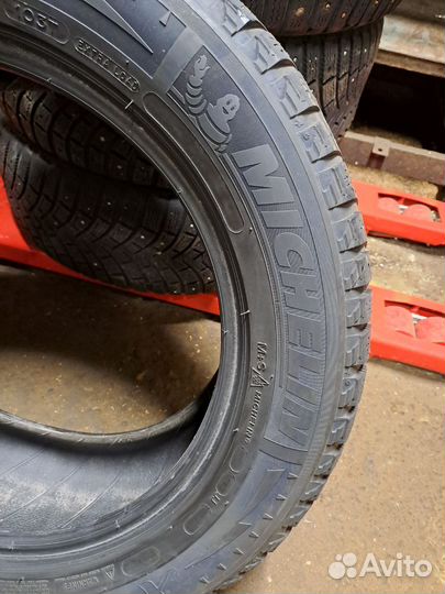 Michelin Agilis X-Ice North 235/55 R17