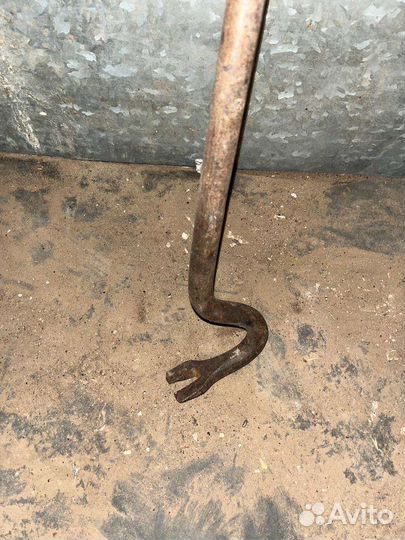 Гвоздодер, шпатели, кельмы и лопата СССР