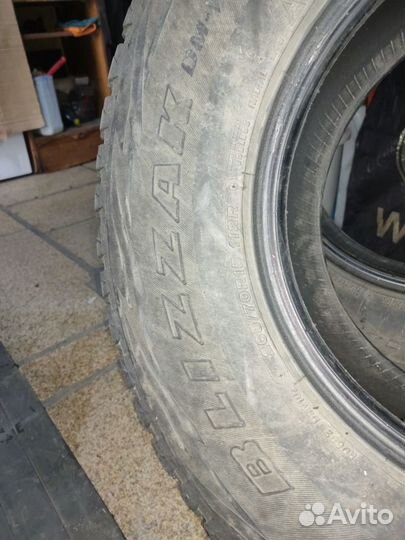 Bridgestone Blizzak DM-V1 265/70 R15