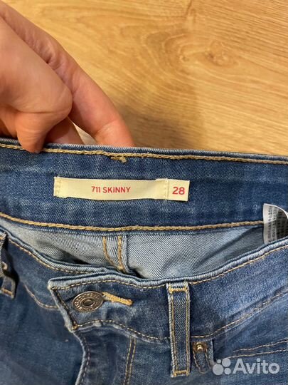Джинсы Levis 28